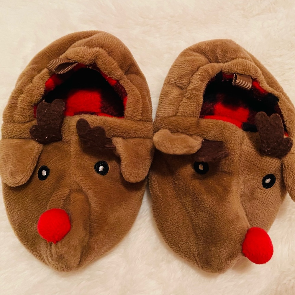 Boys Girls size 6 slippers Reindeer Christmas